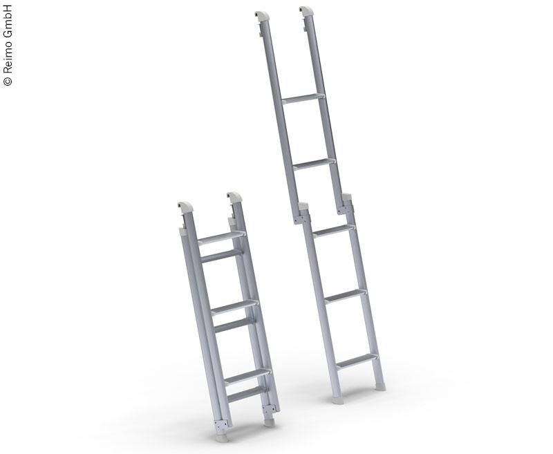 Camper con scala pieghevole per vivere all'aperto