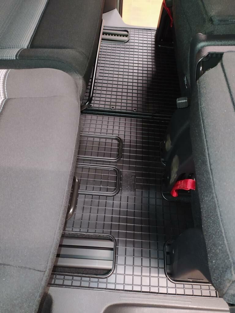 Tappetini in gomma per esterni Peugeot Traveller Serie 3 6